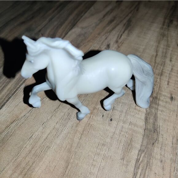 Breyer Reeves Horse Set Of Two Small Horses 3"in & 2½"in.The white silver one - Picture 3 of 11